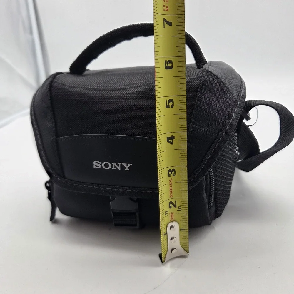 Sony Camera Bag - LCS-U11 - Black - Small Carrying Case with Shoulder Strap EUC